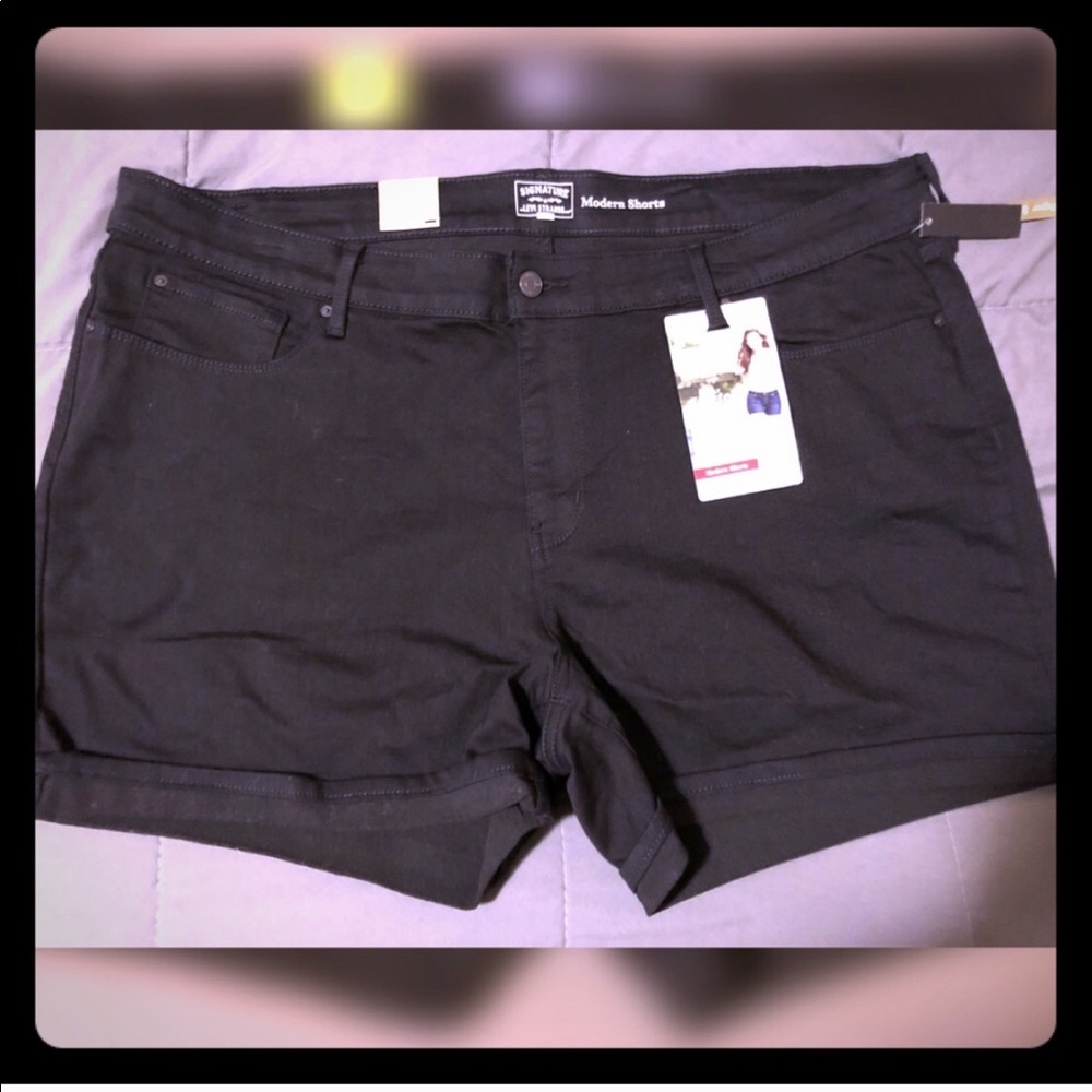 LEVI STRAUSS stretch black shorts Size 24W